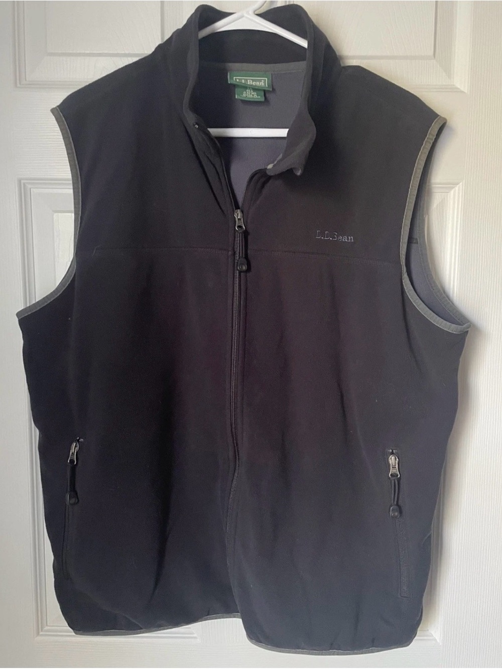 L.L. Bean Men's Black Fleece Vest - Zip Front